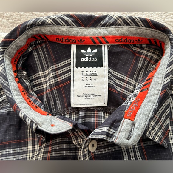 Men’s adidas button down shirt - Picture 2 of 2